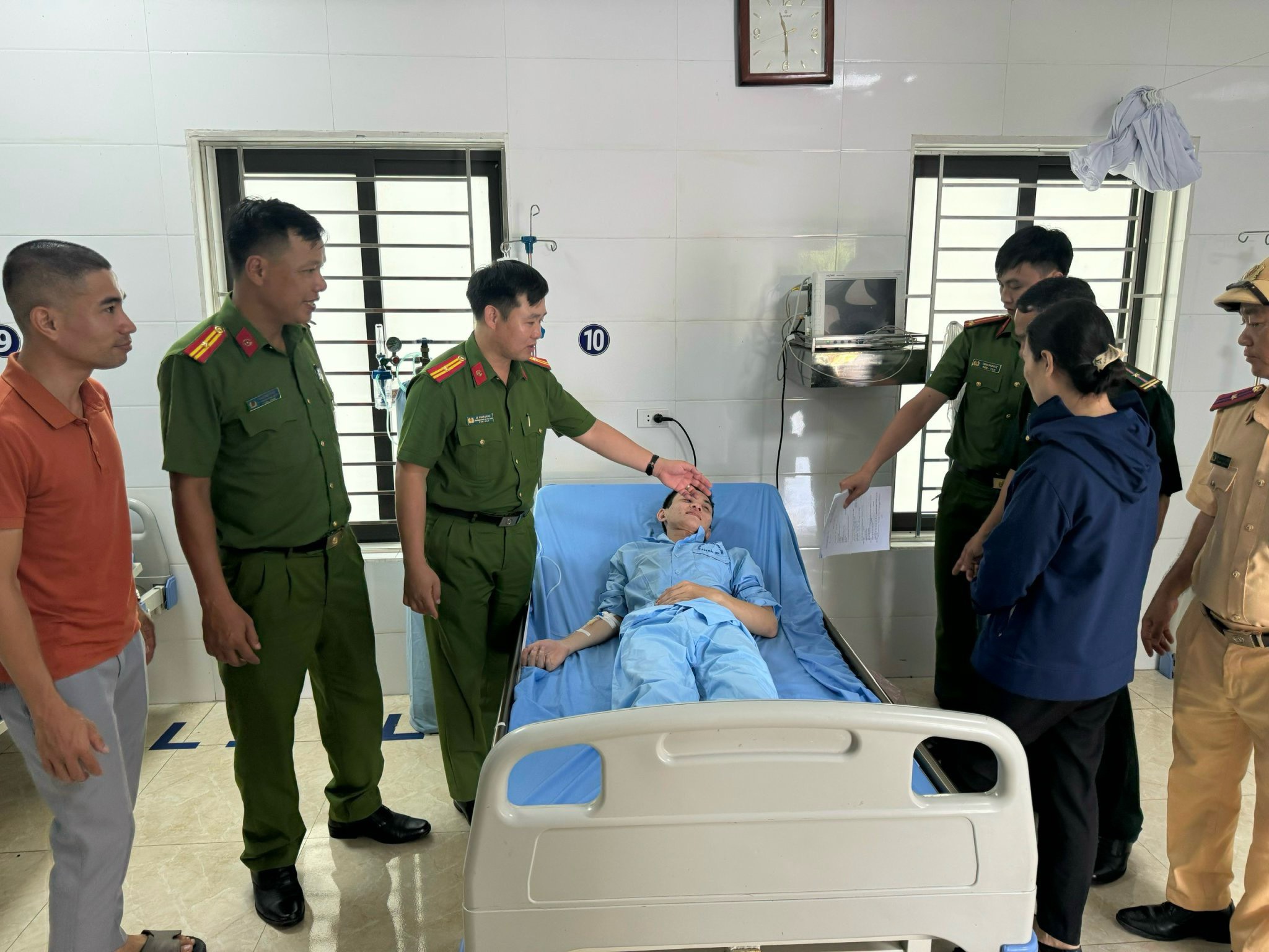 Công an huyện Cát Hải: Kịp thời cứu nam thanh niên nhảy sông